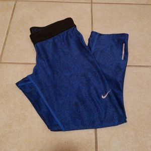 NWOT Nike Dri Fit capri size small